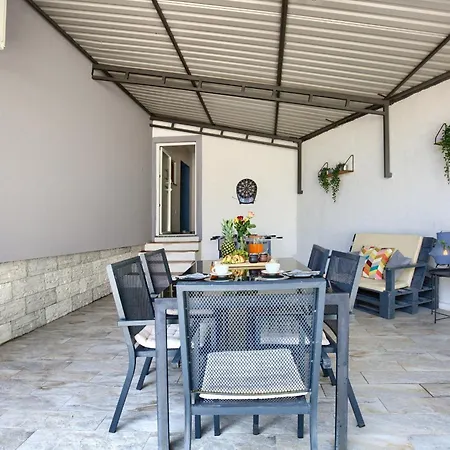 House Ulika Near Pula - Pet Friendly Marčana