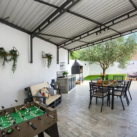 House Ulika Near Pula - Pet Friendly Ferienhaus *
