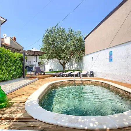 Ferienhaus House Ulika Near Pula - Pet Friendly Marčana