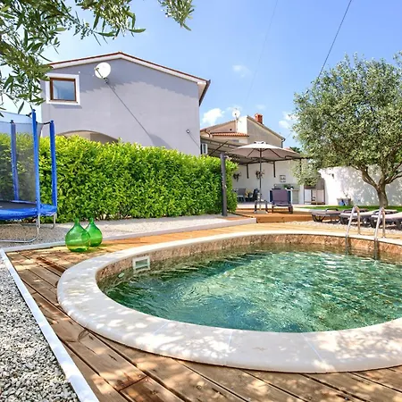 Ferienhaus House Ulika Near Pula - Pet Friendly *