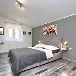 Сasa de vacaciones House Ulika Near Pula - Pet Friendly