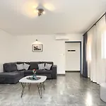 Сasa de vacaciones House Ulika Near Pula - Pet Friendly