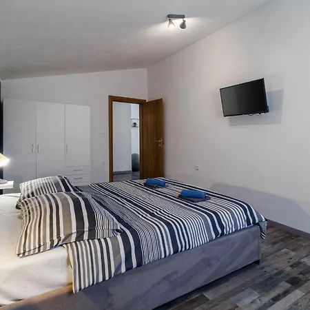 House Ulika Near Pula - Pet Friendly Marcana