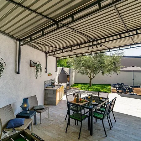 House Ulika Near Pula - Pet Friendly * Marcana
