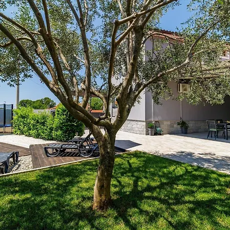 House Ulika Near Pula - Pet Friendly Holiday home *