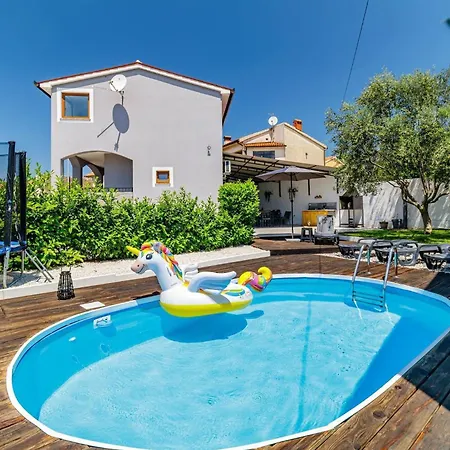 House Ulika Near Pula - Pet Friendly Holiday home Marcana
