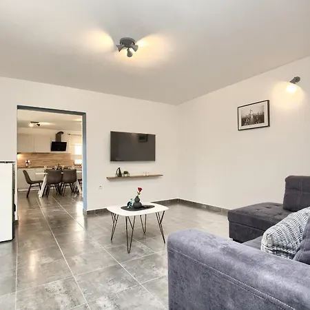 House Ulika Near Pula - Pet Friendly Marcana