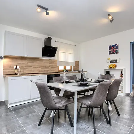 House Ulika Near Pula - Pet Friendly * Marcana