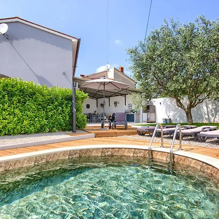 House Ulika Near Pula - Pet Friendly * Marcana